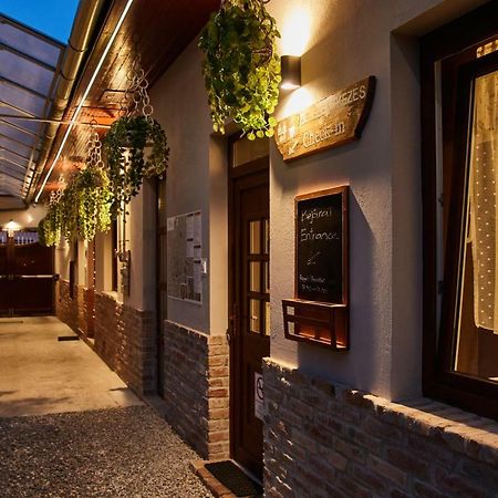 Abraham Vintage Szobák&Apartmanok Pecs Bagian luar foto