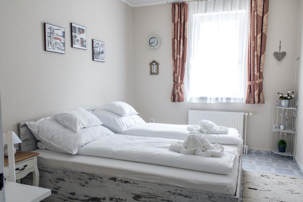 Abraham Vintage Szobák&Apartmanok Pecs Bagian luar foto