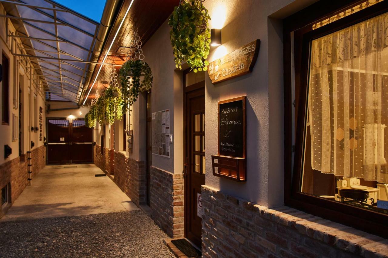 Abraham Vintage Szobák&Apartmanok Pecs Bagian luar foto